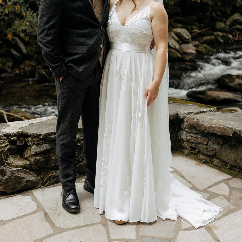 BHLDN Bonaire wedding gown size 10 - Picture 2 of 2
